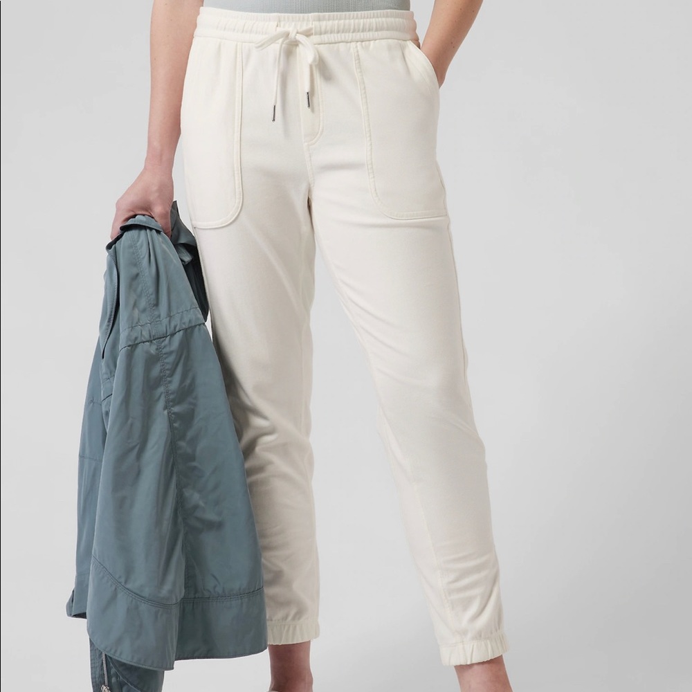 Athleta Farrallon Jogger in cream, only worn twice, great condition!